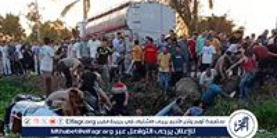 الميكروباص كان كامل العدد...إنقاذ 7 أشخاص ومصرع و7 في انقلاب ميكروباص بترعة في الدقهلية