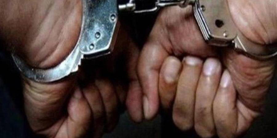 استدرجوه بحجة تصليح.. 3 أشخاص يجبرون كهربائيًا على توقيع إيصالات وبيع دراجته