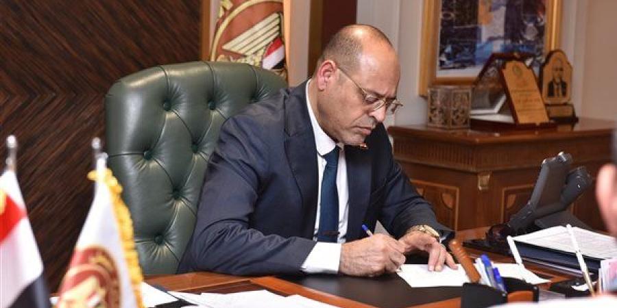 وزير العمل: صرف 1.9 مليون جنيه لدعم 827 عاملًا غير منتظم في عدد من المحافظات