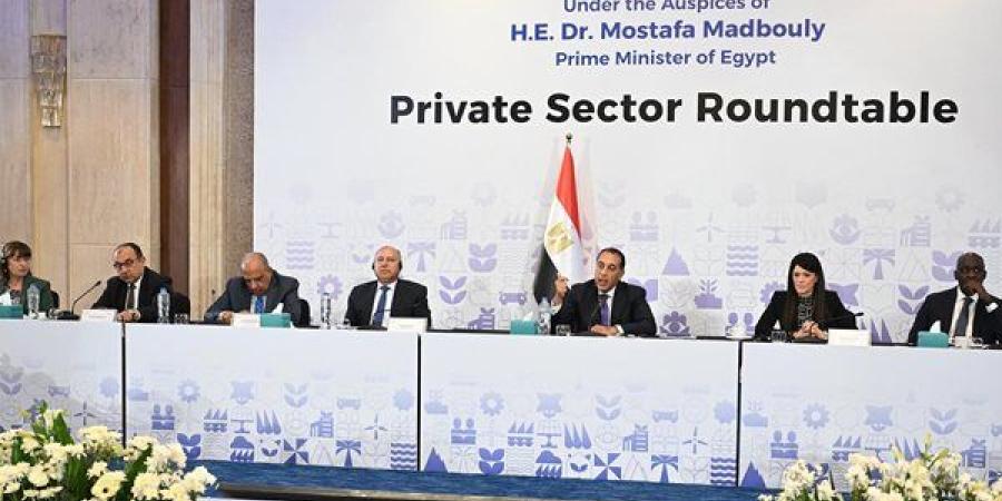 رئيس الوزراء يترأس مائدة مستديرة بعنوان "الإصلاحات الهيكلية لتعزيز تنافسية القطاع الخاص"