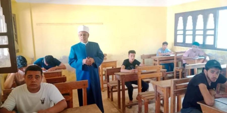 طلاب القسم الأدبي بالثانوية الأزهرية يستأنفون امتحاناتهم بمادة اللغة الإنجليزية