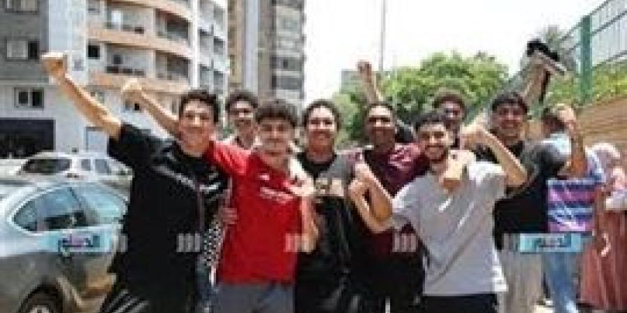 الفرحة تعم طلاب الثانوية العامة بسبب سهولة امتحان التربيه الدينيه والوطنية بالقليوبية