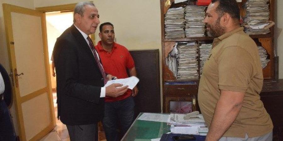 محافظ الغربية يتابع سير العمل بالوحدة المحلية في سبرباي طنطا | صور