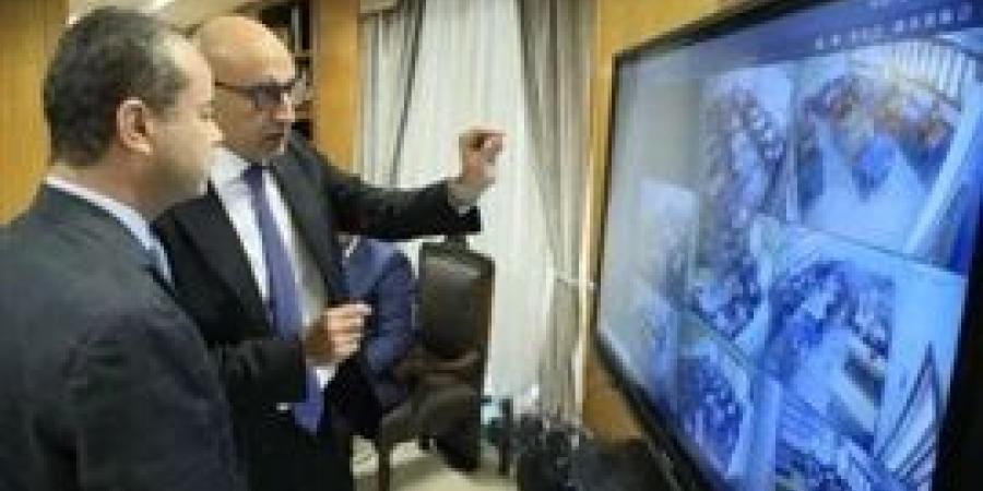 وزير التعليم يتابع لجان امتحانات الثانوية العامة بكاميرات المراقبة