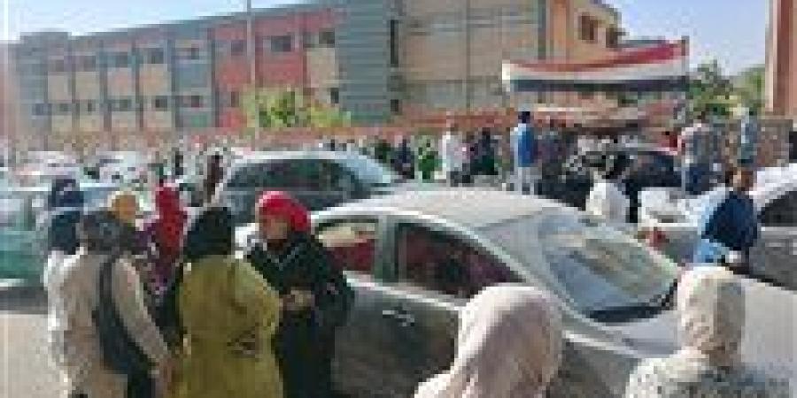 انطلاق امتحانات الثانوية العامة بالإسماعيلية.. الطلاب يؤدون التربية الدينية والوطنية وسط استعدادات مشددة