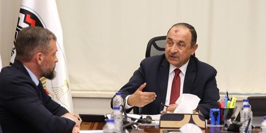 وزير قطاع الأعمال العام يبحث مع تحالف بقيادة "روسال" الروسية سبل التعاون في مجال الألومنيوم