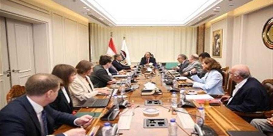وزير قطاع الأعمال العام يبحث مع تحالف بقيادة ”روسال” الروسية سبل التعاون في مجال الألومنيوم