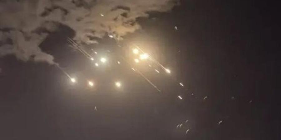 إعلام إسرائيلي: اندلاع حريق في جنوب الجولان نتيجة اعتراض الصواريخ الإيرانية