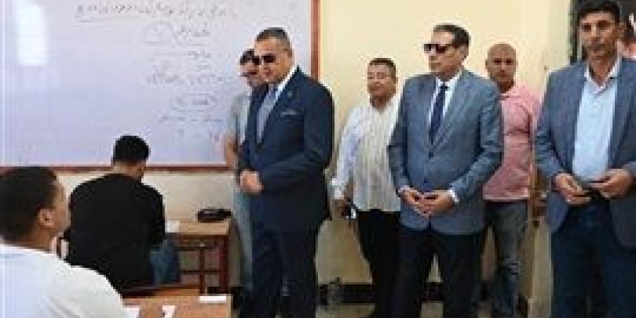 محافظ جنوب سيناء يتابع امتحانات الثانوية العامة بشرم الشيخ