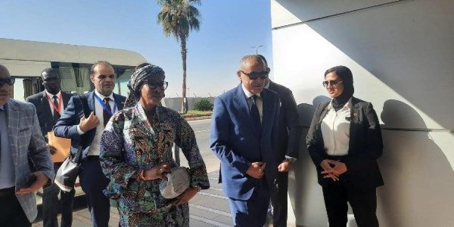 زياره  السيدة الأولى لجمهورية جامبيا لدعم مرضى مستشفى  السرطان بالاقصر