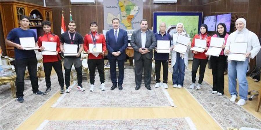 محافظ المنوفية يكرم عددا من المتميزين رياضيًّا من أبناء المحافظة
