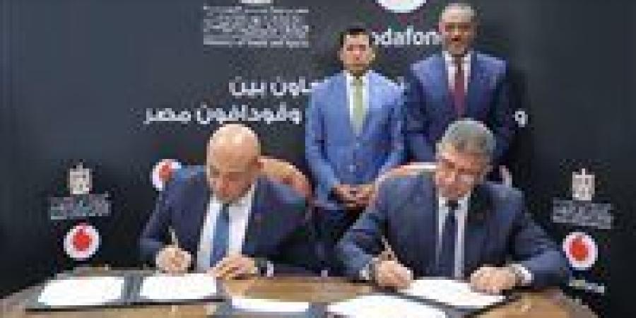 وزارة الشباب والرياضة تتعاون مع ڤودافون مصر لإنشاء محطات تقوية شبكات المحمول
