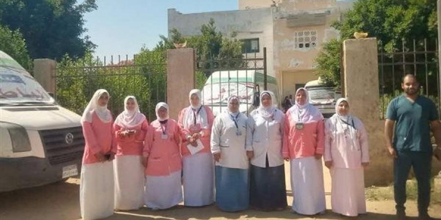 فحص وتوفير العلاج لــ 1100حالة في قافلة طبية ببني سويف