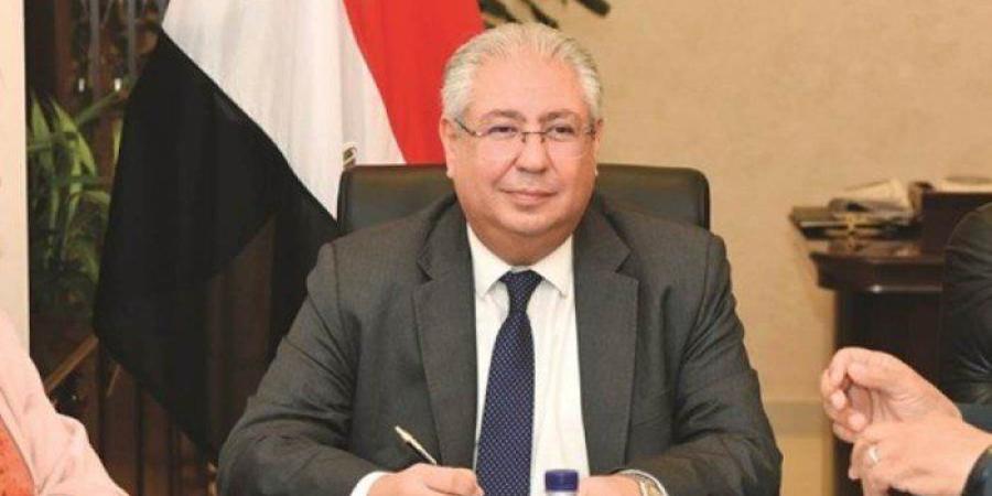 سفير مصر بالكويت يُناقش تشكيل لجنة مصرية متخصصة لتزويد الكويت بالعمالة الماهرة