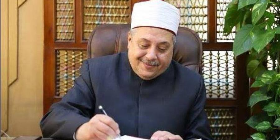 رئيس قطاع المعاهد الأزهرية يتفقّد لجنة امتحانات ...