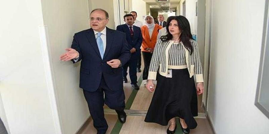 رئيس هيئة الدواء المصرية يزور مستشفى أهل مصر للحروق