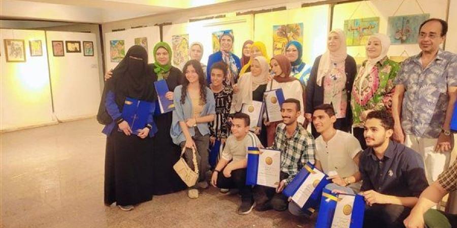 قصور الثقافة تفتتح معرض "تجربة شخصية" بالمنيا ضمن مشروع المعارض الطوافة.. صور