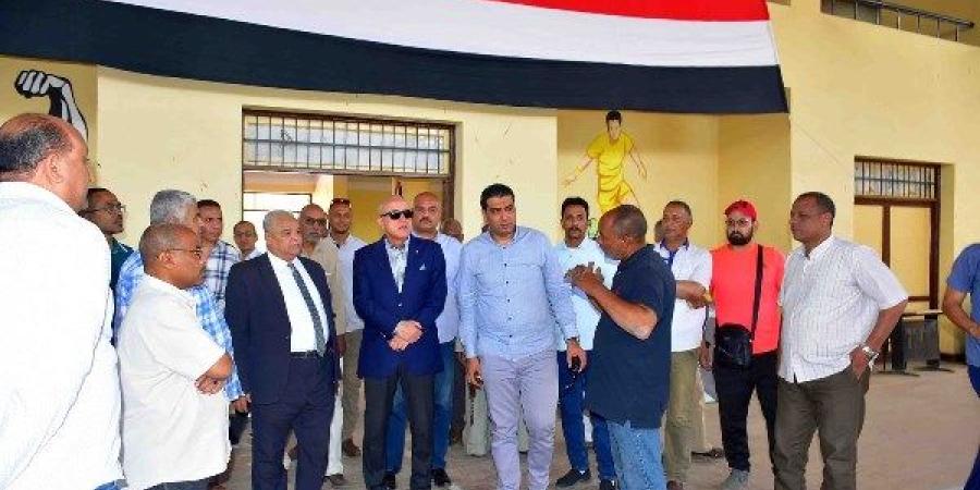 محافظ الأقصر يتفقد صالة الألعاب المغطاة بإسنا ويوجه بصيانتها وتوسعة الأنشطة الرياضية
