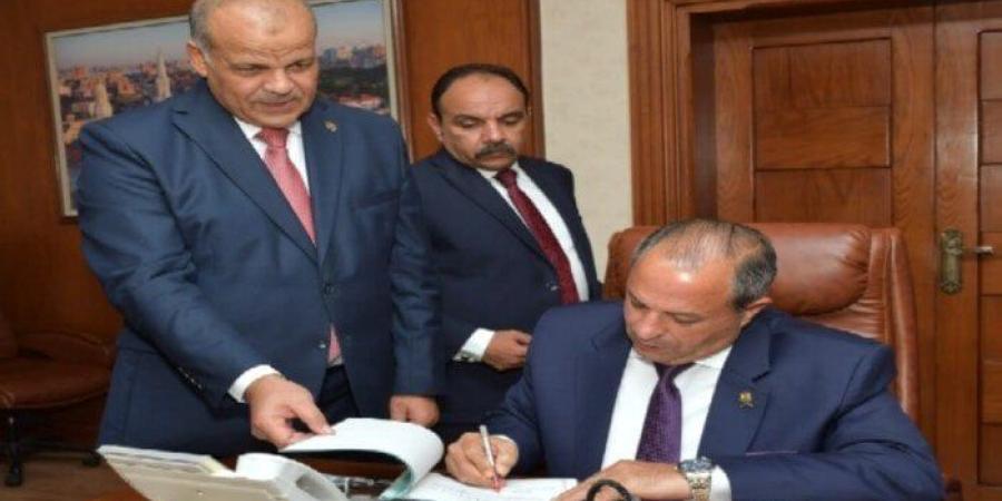 محافظ بورسعيد يعتمد نتيجة الشهادة الإعدادية بنسبة نجاح 85%