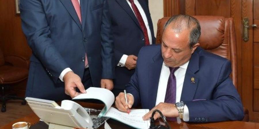 محافظ بورسعيد يعتمد نتيجة الشهادة الإعدادية بنسبة نجاح 85%