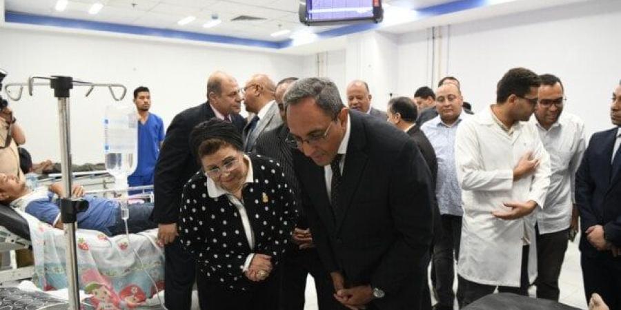 محافظ قنا يزور مصابي حادث منتدبي امتحانات الثانوية بدشنا ويوجه بتقديم الدعم الطبي والاجتماعي