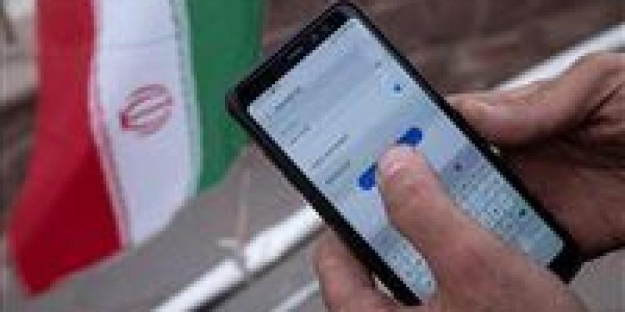 إيران تحظر على المسؤولين استخدام الأجهزة المتصلة بالشبكات