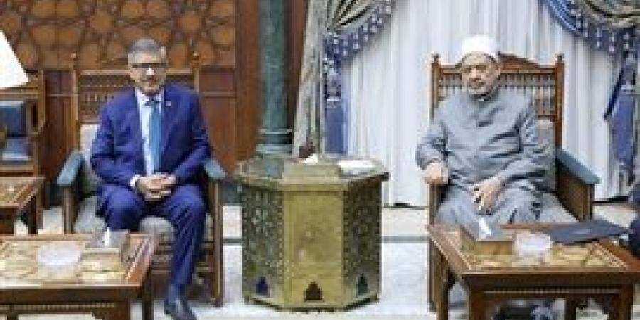 شيخ الأزهر يستقبل سفير باكستان بالقاهرة لبحث سبل تعزيز التعاون العلمي والدعوي