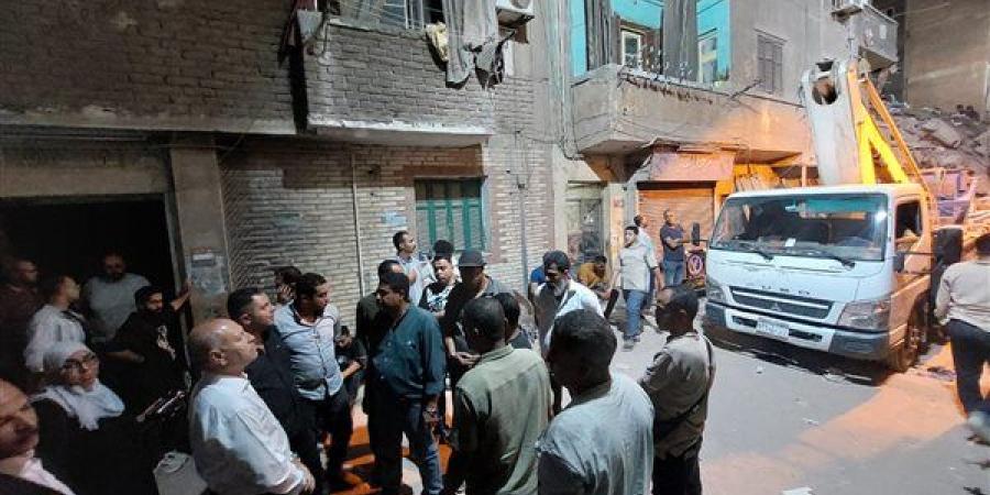بعد 10 ساعات تحت الأنقاض.. استخراج ناجيين اثنين آخرين في حادث انهيار عقارين بحدائق القبة