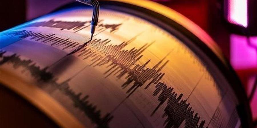 تزامنًا مع القصف الإسرائيلي.. زلزال بقوة 5.2 ريختر يضرب وسط إيران