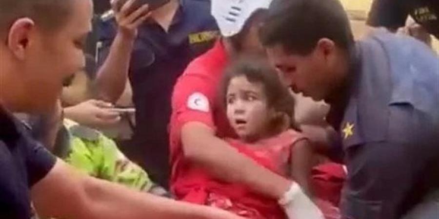 وفاة الطفلة حور بعد ساعات من إنقاذها من تحت أنقاض عقاري حدائق القبة