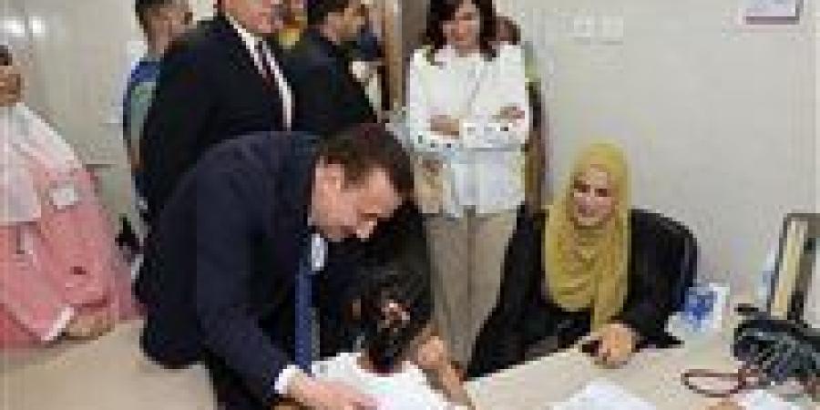 محافظ المنوفية والسفيرة نبيلة مكرم يدشنان القافلة الثانية للتحالف الوطني من قوافل " إيد واحدة "