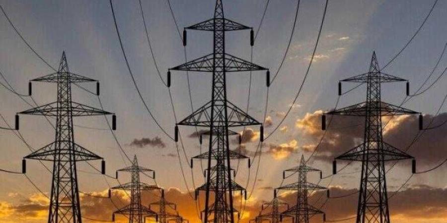البترول تطمئن المصريين: أزمة انقطاع الكهرباء في الصيف لن تتكرر.. فيديو