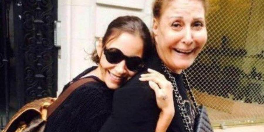 نشرة الفن| نقل والدة منة شلبي إلى المستشفى.. مهرجان موازين يروج لحفل أغاني العندليب