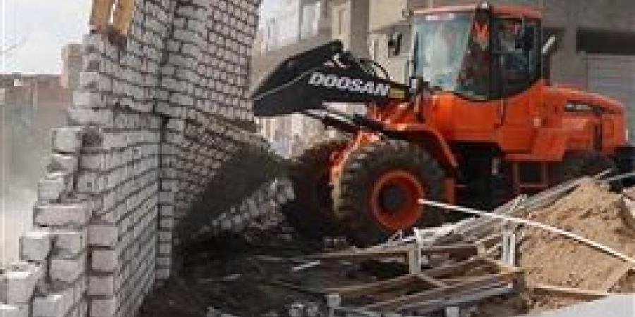 تنفيذ 7 قرارات إزالة تعديات علي مساحة 897 م2 بالرياض في كفر الشيخ