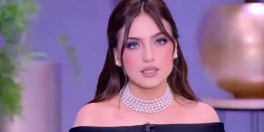 إطلالة جذابة.. ياسمين عز تثير إعجاب جمهورها