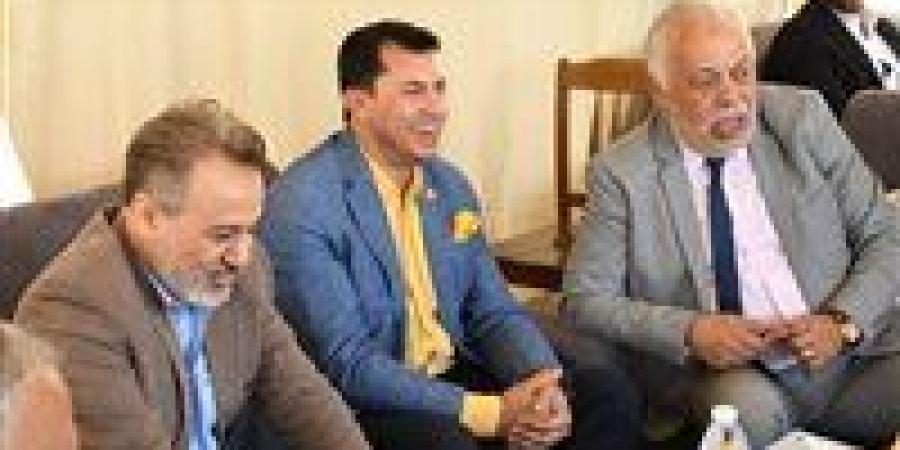 وزير الشباب والرياضة يتفقد نادي نقابة المهن التمثيلية بحضور الدكتور أشرف زكي
