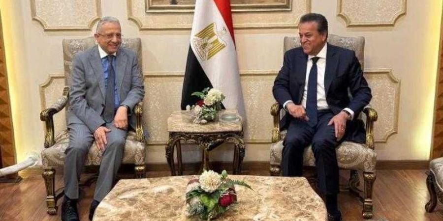 الدكتور خالد عبدالغفار يستقبل وزير الصحة التونسي بمطار القاهرة الدولي
