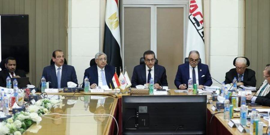 وزير الصحة يترأس اجتماعي الجمعية العامة لشركة «ڤاكسيرا»