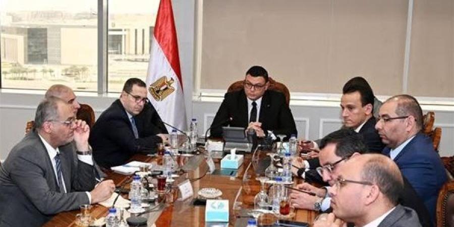 وزير الإسكان: تخصيص أراضٍ للمواطنين المُوفق أوضاعهم في قرعتي العبور الجديدة