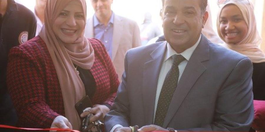 افتتاح المعرض الخيرى للملابس بجامعة جنوب الوادي
