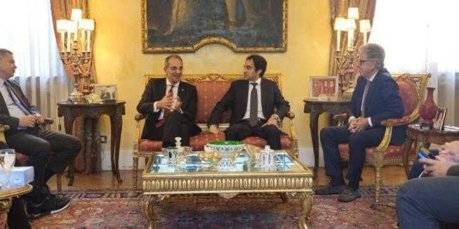 وزير الاتصالات يبحث مع مسئولى كبرى الشركات التكنولوجية العالمية فرص التوسع في استثماراتها فى مصر والتعاون في مجال بناء القدرات الرقمية