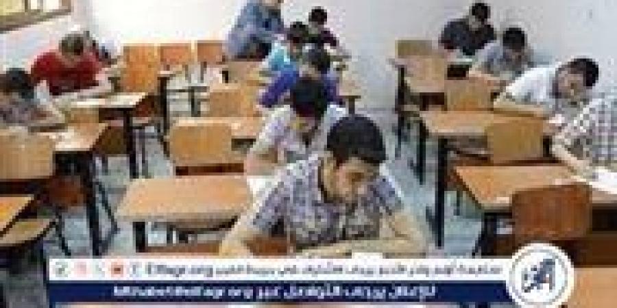 انتظام امتحانات الثانويه العامه لمادة اللغة العربية بسوهاج