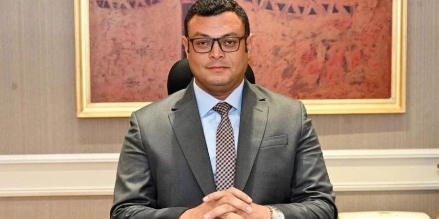 وزير الإسكان يتابع سير العمل بمشروعات تطوير البنية الأساسية والإسكان والخدمات بقرى مارينا السياحية