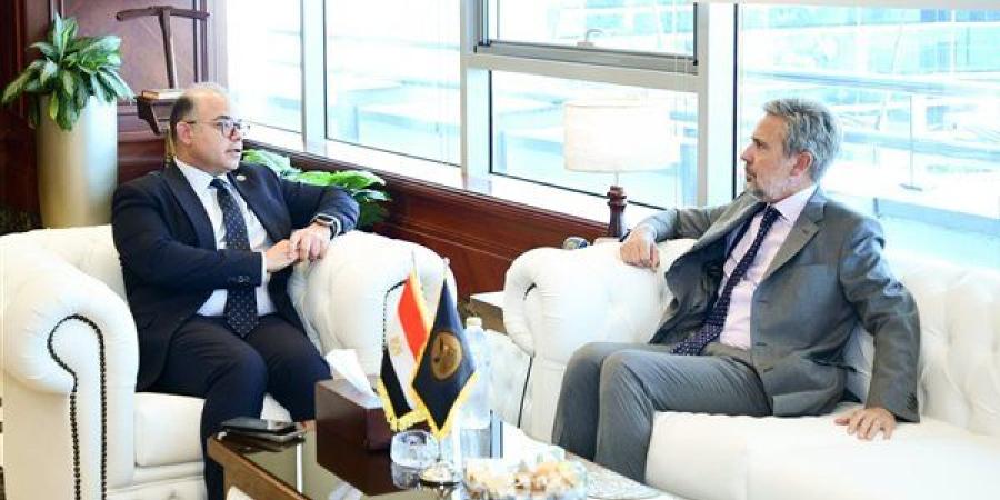 الرقابة المالية تبحث مع السفير الإيطالي تعزيز الشراكة في الأسواق غير المصرفية وسوق الكربون