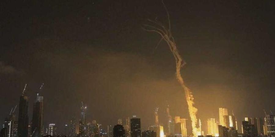 أكسيوس: إيران أطلقت الآن 6 صواريخ على قواعد أمريكا في قطر