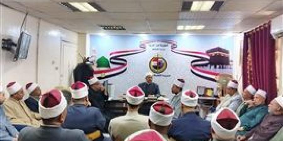 وكيل أوقاف سوهاج يترأس اجتماعًا لمديري الإدارات لمتابعة مشروع صكوك الإطعام