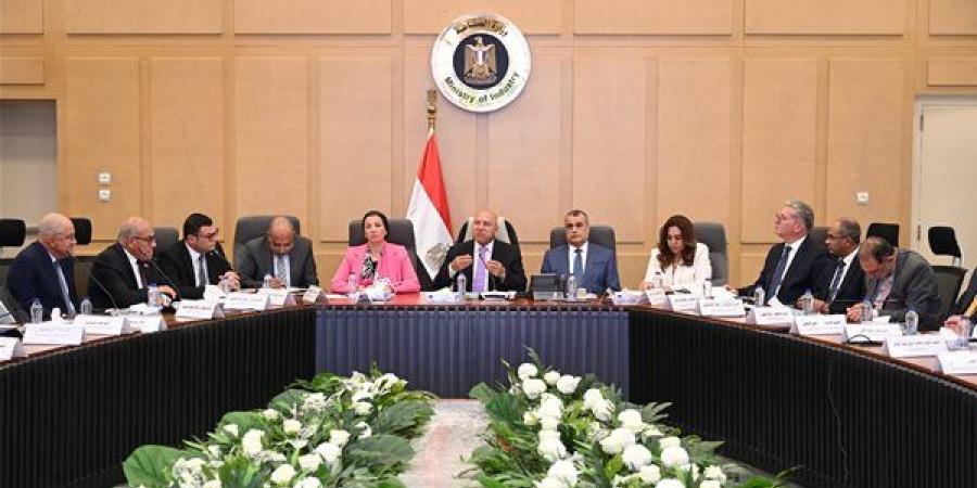 "الوزير" يترأس الاجتماع السادس والعشرين للمجموعة الوزارية للتنمية الصناعية
