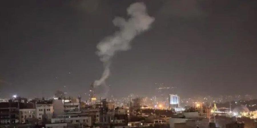 وسائل إعلام إيرانية: سماع دوي انفجار غرب طهران وتفعيل الدفاعات الجوية