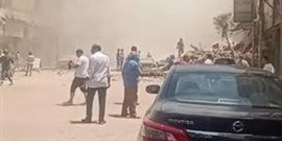 الاجهزه الامنيه تخلي العقارات المجاورة لعقار شبرا المنهار تحسبًا لأي ظروف طارئة