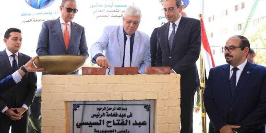 وزير التعليم العالي ومحافظ الفيوم ورئيس الجامعة ...